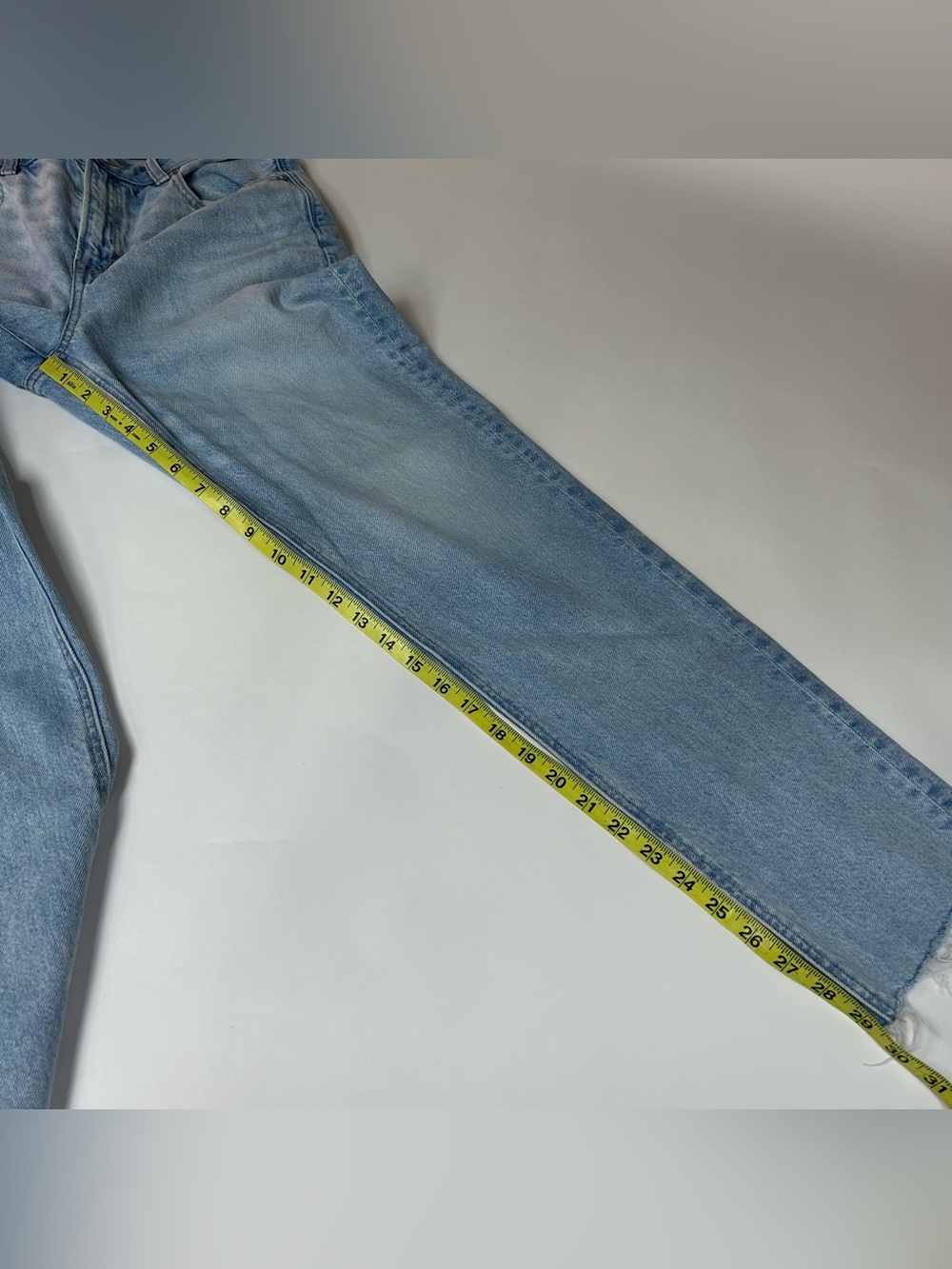 American Eagle Women’s Size 6 LONG Mom Jean Light Wash Denim Strigid Blue #1509 - Picture 8 of 11